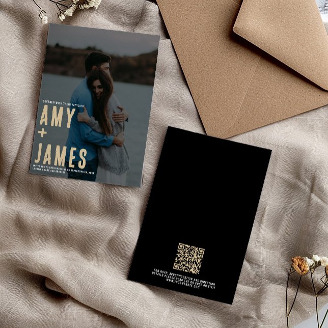 Convites Minimalismo moderno com casamento Fotográfico e Có (Minimalist wedding invitation features bold typography for the names, your own photo and a QR code)