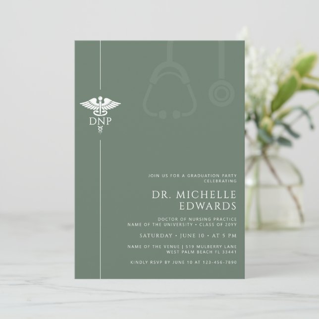 Convites Minimalist DNP Doctor of Nursing Practice Graduate (Em pé/Frente)