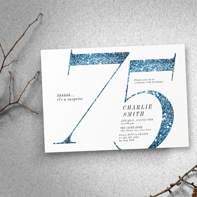 Convites Minúsculo moderno brilho azul azul brilhante 75 an (Modern minimalist faux blue glitter 75th birthday invitation)