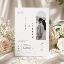 Modelo de casamento com tipografia vertical modern
