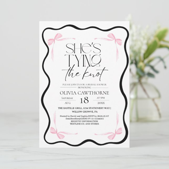 Convites Modern Black Bow  Bridal Shower Invitation (Em pé/Frente)