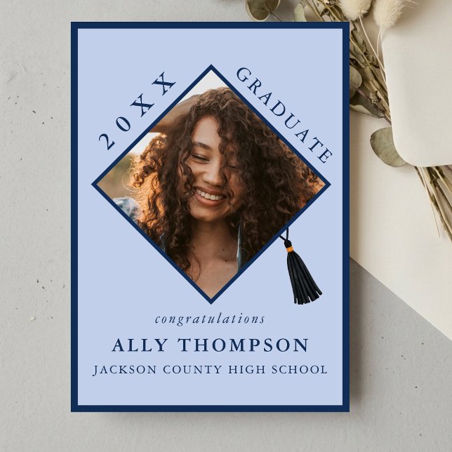 Convites Modern Blue Graduation Cap Photo Announcement (Modern Blue Graduation Cap Photo Announcement)