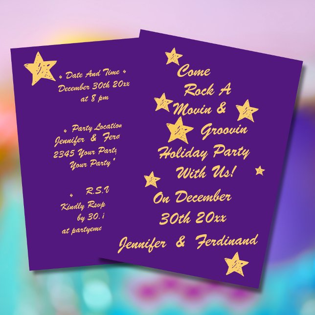 Convites Modern Chic Purple e Dourada Stars Groovy Party (Modern chic gold script on purple background with gold stars groovy holiday party invitation.)