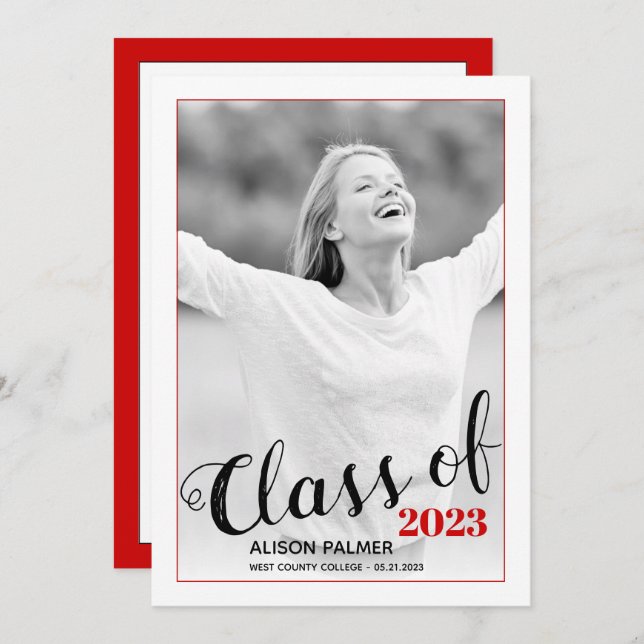 Convites Modern Class of 2023 script Red Border Photo (Frente/Verso)