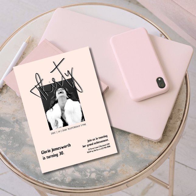Convites Modern Funny Light Pink Photo 30th Birthday  (Criador carregado)