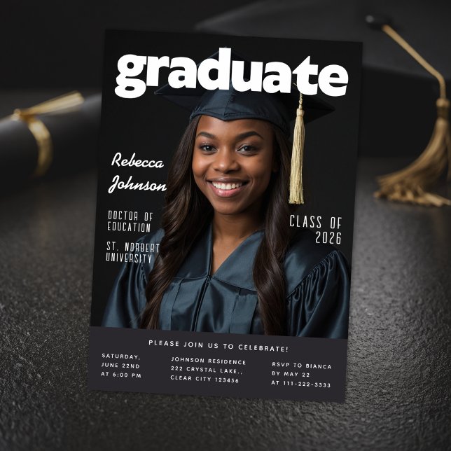 Convites Modern Magazine Style Graduation Invitation (Bold magazine style graduation invitation with modern layout and standout photo design.)
