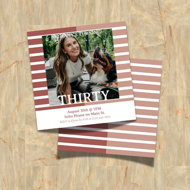 Convites Modern Minimalist Striped 30th Birthday Square (Celebrate the beginning of a new decade with this Modern Minimalist Striped 30th Birthday Invite!)