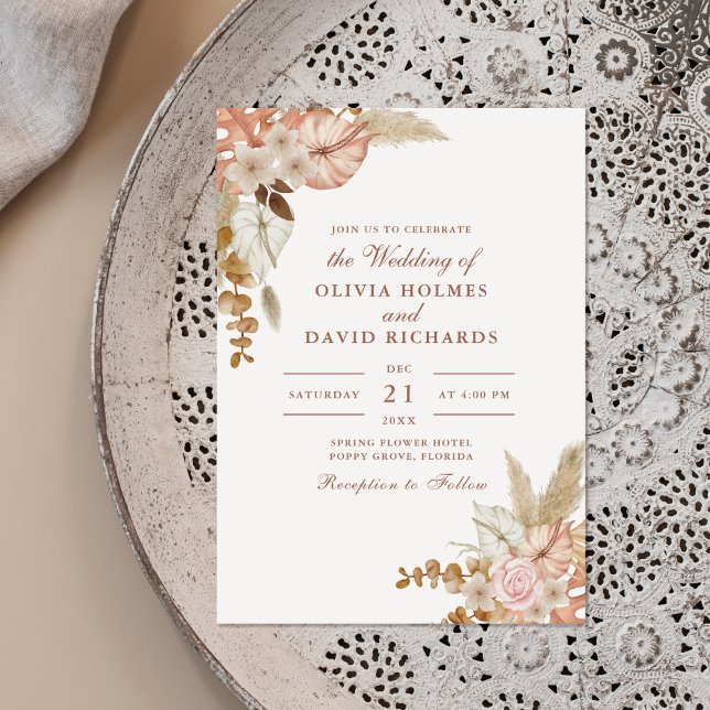 Convites Moderno Casamento Floral Boho Chic com Grama Pampa (Modern Boho Chic Floral Pampas Grass Wedding Invitation on a beautiful neutral boho plate.)