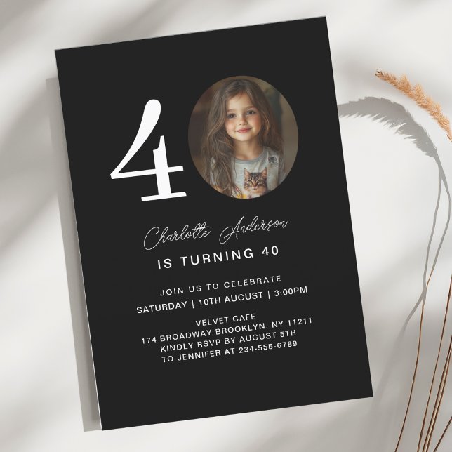 Convites Moderno, mínimo 40. Foto de aniversário preto (Modern, minimal 40. Photo, Script Font, Black, Birthday Invitation.)