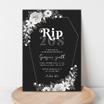 Convites Morte por 20 anos ao meu aniversário de 30 anos da<br><div class="desc">Comemore seu aniversário com este convite para na moda,  com preto e branco gótico,  quadro em forma de caixão,  tipografia retrô e detalhes personalizados de sua escolha. Adicione facilmente seus próprios detalhes clicando na opção "personalizar".</div>