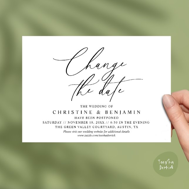 Convites Mudança de Data de Casamento com Elegância Posterg (Elegant Script Change the Date Wedding Postponement Invitation Card in Black and White)