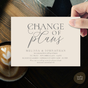 Convites Mudança de planos de casamento tipográfico Chic ad