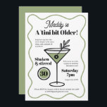 Convites Na moda Martini Convida Qualquer Idade Aniversário<br><div class="desc">Defina o tom para o seu aniversário de marcos com convites para na moda martini. Ideal para qualquer celebração. Compre agora e uau seus hóspedes!</div>