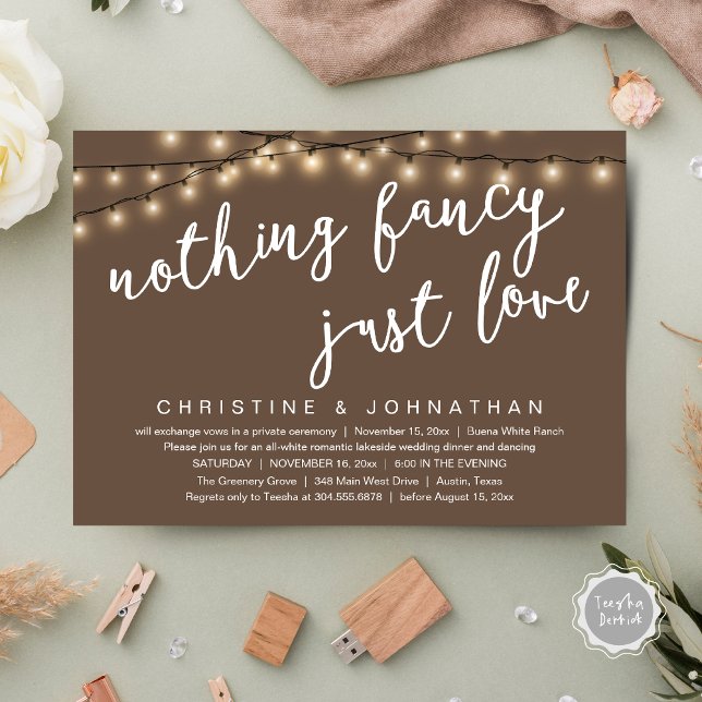 Convites Nada de Luxo, Apenas Amor Jantar de Casamento Rúst (Nothing Fancy, Just Love Rustic Wedding Dinner Invitation Card PDF String Lights Earthy Taupe Brown)