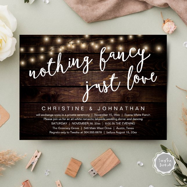 Convites Nada de Luxo, Apenas Amor Jantar de Casamento Rúst (Nothing Fancy, Just Love Rustic Wedding Dinner Invitation Card PDF String Lights Dark Brown Wood)