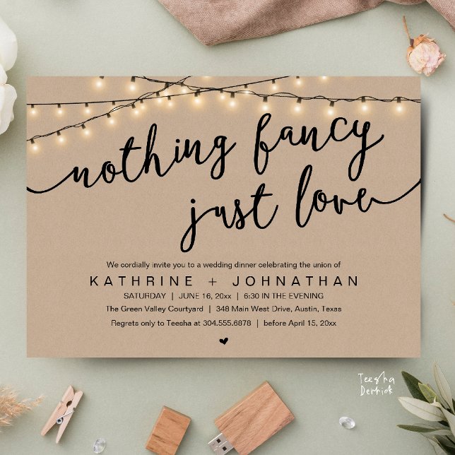 Convites Nada de Luxo, Apenas Amor, Jantar de Recepção de C (Nothing Fancy, Just Love, Wedding Reception Dinner Invitation Card String Lights Brown Kraft)