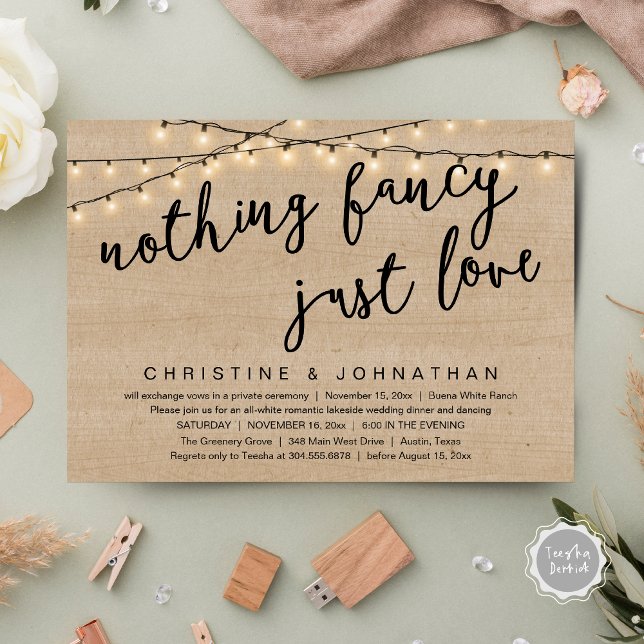 Convites Nada de Rico, apenas amor Janto de casamento russo (Nothing Fancy, Just Love Rustic Wedding Dinner Invitation Card PDF String Lights Brown Wood)