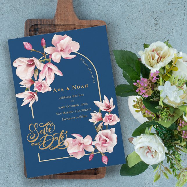 Convites Navy Blue Blush Pink Magnolia Floral Save the Date (Navy Blue Blush Pink Magnolia Floral Save the Date Invitation)