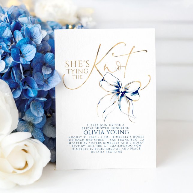 Convites Navy Blue Bow She's Tying The Knot Bridal Shower (Navy Blue Bow Bridal Shower Invitation She's Tying The Knot)