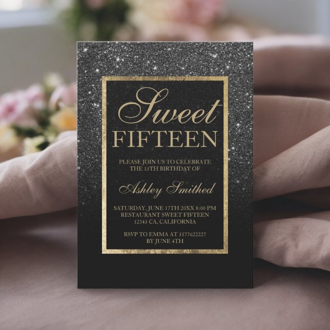 Convites Negra escura, ouro-relâmpago, chic elegante Sweet  (Faux black glitter gold elegant chic Sweet 15 Invitation)