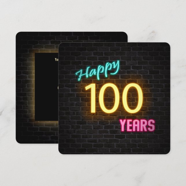Convites Neon 100th Birthday Sign brilhando no tijolo (Frente/Verso)
