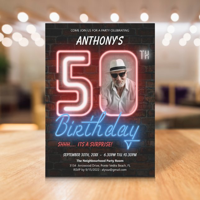 Convites Neon Retro Photo Surprise 50th Festa de aniversári (Neon Retro Photo Surprise 50th Birthday Party Invitation)