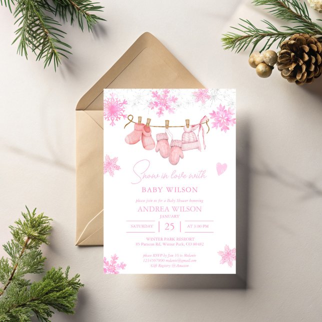 Convites Neve apaixonada flocos de neve chá de fraldas de i (Snow in love with baby snowflakes pink clothes line winter baby shower invitation template)