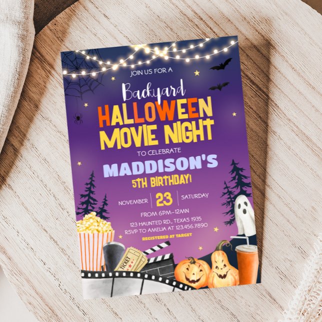 Convites Noite de Filme de Festa de aniversário de Hallowee (Backyard Cute Halloween Party Movie Night Party Invitation)