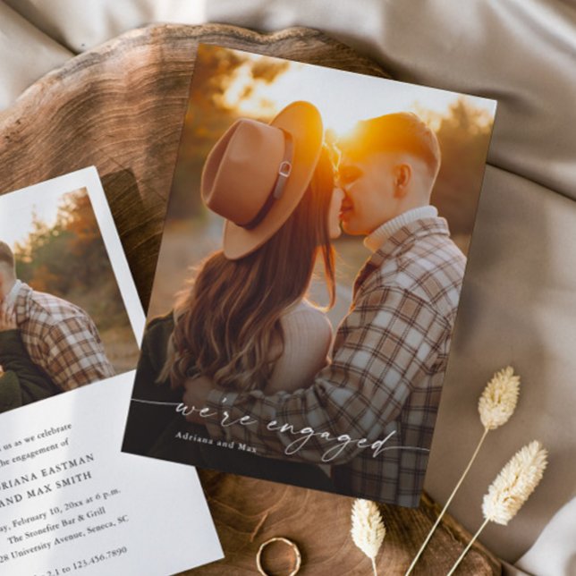Convites Noivado de Casamento de Foto Simples Script 2 (Elegant Handwritten Script 2 Photo Engagement Photo Announcement Invitation.)