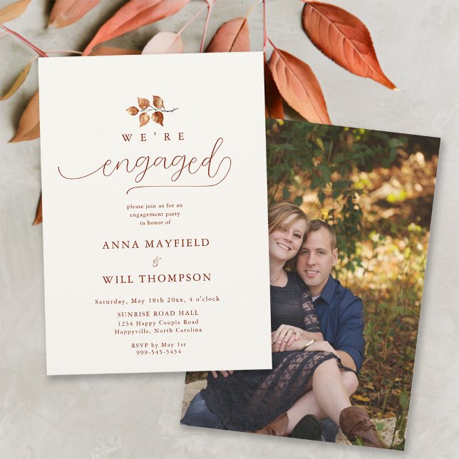 Convites Noivado de Folha de Folha Terracotta Calliografia (Fall Engagement Photo Party Invitation Autumn Foliage Terracotta Elegant Calligraphy Modern Simple)