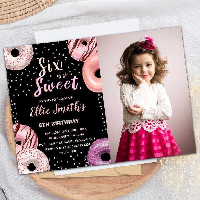 Convites Noivado de Seis Rosquinhas de Foto Rosa Negra Doce (Six Sweet Black Pink Photo Donut Birthday Invitation)