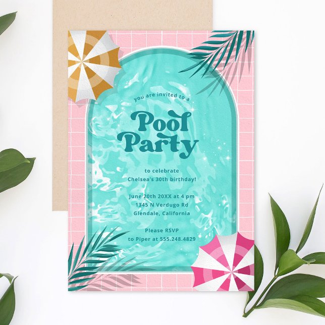 Convites Noivado rosa da Festa de Piscina de Verão de Prima (Pool party invitation featuring an arch-shaped swimming pool and pink pool tiles.)