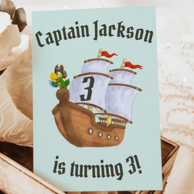 Convites Nome e Idade de Aniversário do Navio Pirata (Children's pirate birthday party card with boat and parrot and age on the sail)