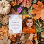Convites Nossa Foto De Aniversário De Abóbora<br><div class="desc">Celebre o dia especial do seu pequeno com o nosso "Convite Foto de Aniversário da Nossa Pequena Pumpkin." Este convite adorável e personalizável permite adicionar uma fotografia pessoal, fazer-a como uma única manutenção para os seus convidados. Perfeito para o primeiro aniversário do outono, este convite dá o tom para uma...</div>