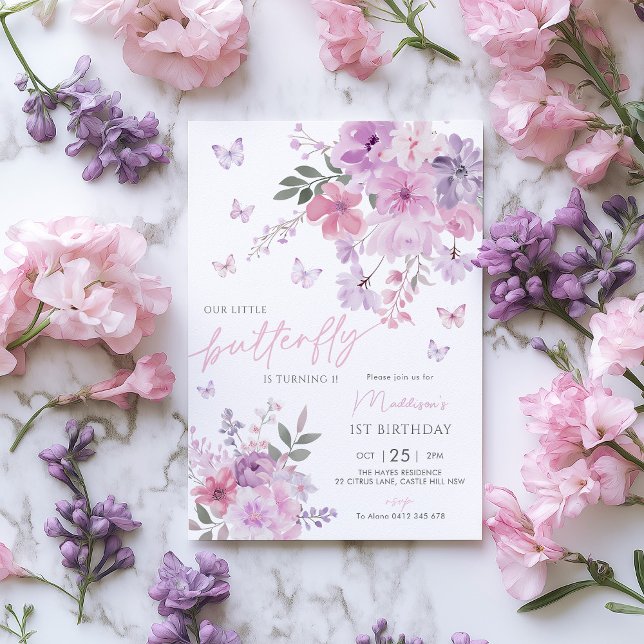 Convites Nossa Pequena Borboleta primeiro aniversario Flora (Our little butterfly 1st Birthday Invitation Purple Flowers Butterfly)