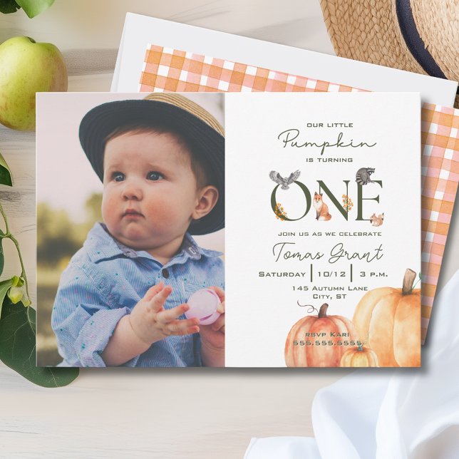 Convites Nossa Pequena Floresta de Pumpkin Cai Primeiro Ani (Our Little Pumpkin Woodland Fall First Birthday In Invitation)