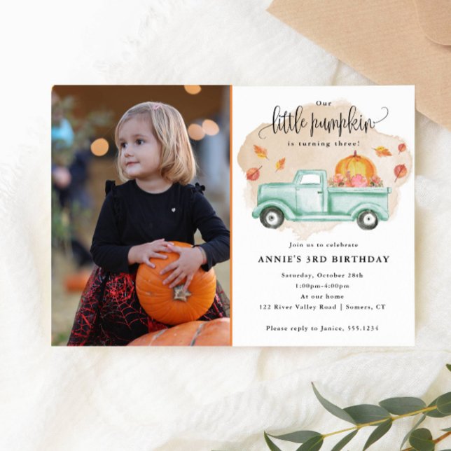 Convites Nossa Pequena Pumpkin Fall Fazenda Foto de Anivers (An adorable invitation for a birthday featuring a photo of your favorite Little Pumpkin!)