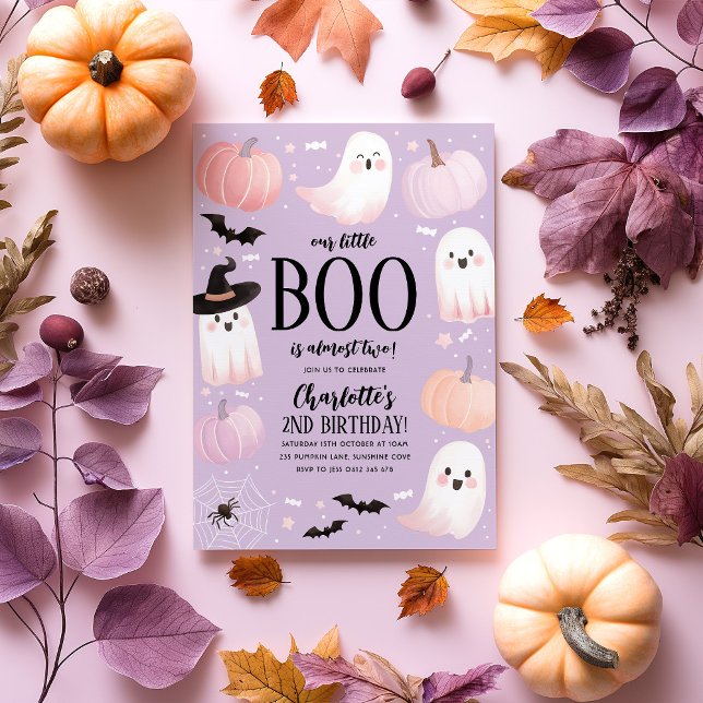 Convites Nosso pequeno segundo aniversário de Boo Convidand (Our Little Boo is turning 2! Halloween themed birthday party invitation in pastel purple and pinks)