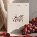 Convites Número da Tabela de Casamento de Marinha e Borgonh<br><div class="desc">Projetado com um fundo arrojado emparelhado com serifa refinada e tipografia de script fluente, este sinal adiciona sofisticação à sua decoração de recepção. Perfeito para casamentos formais, comemorações de vinhedos, recepções noturnas, ou eventos de outono e inverno, cria um olhar coeso quando combinado com convites, menus, cartões de lugar e...</div>