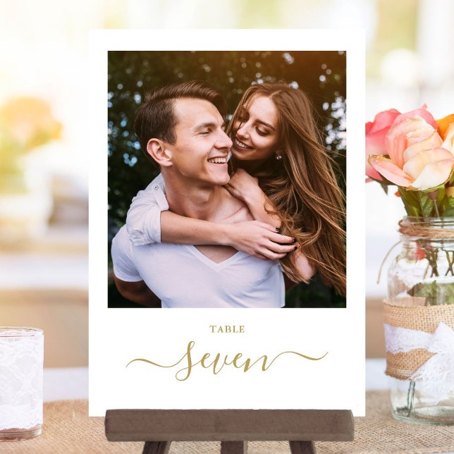 Convites Número de Mesa de Foto com Letra Elegante Dourada (Gold Elegant Script Photo Table Number)