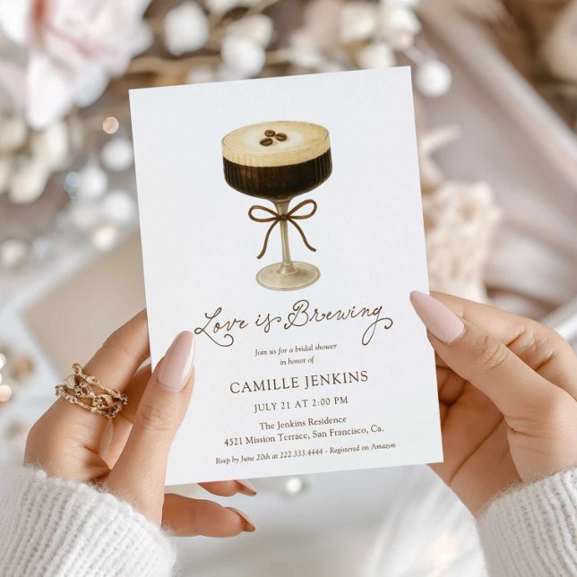 Convites O amor é criar Chá de panela Martini (Love is Brewing Coffee Martini Bridal Shower Invite)