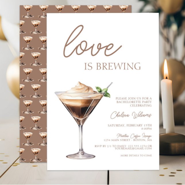 Convites O amor é criar espresso Martini Bachelorette (Love is Brewing Espresso Martini Bachelorette Party Invitation, Bachelorette Weekend, Chic, Modern)