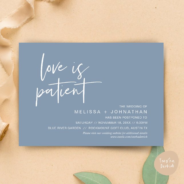 Convites O amor é paciente, muda a nossa data de casamento (Minimalist, Love is patient, Romantic Wedding Change the new date card PDF in Dusty Blue)