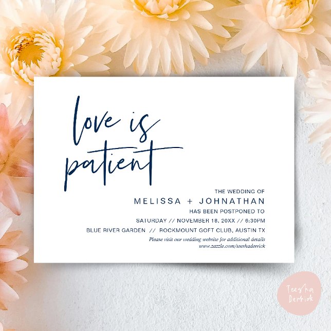 Convites O amor é paciente, muda a nossa data de casamento (Minimalist, Love is patient, Romantic Wedding Change the new date card PDF in navy Blue)