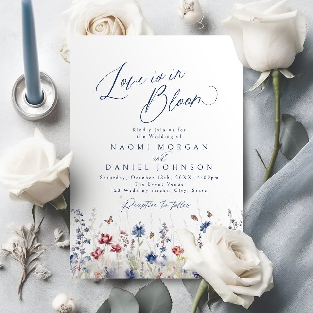 Convites O amor está em flor Casamento Rústico de Margarida (Love is in Bloom Navy Wildflower Rustic Wedding Invitation)