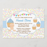 O bebê do cupcake polvilha o menino azul do