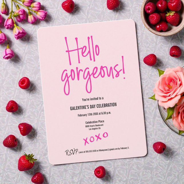 Convites Olá, maravilhoso personagem cor-de-rosa do Dia de  (Hello Gorgeous! XOXO Galentine's day party invitation in pink and hot pink. Customizable fields.)