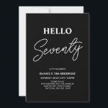 Convites Olá Setenta | 70 preto moderno<br><div class="desc">Convide seus convidados com este convite de 70 de na moda. Este design apresenta um script moderno "Hello Ssety" no tema preto e branco. Você pode personalizar todo o texto. Os suprimentos de festa correspondentes estão disponíveis no meu compro BaraBomDesign.</div>