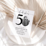 Convites Olha quem tem 50 anos | Foto 50th Birthday Invite<br><div class="desc">Celebre seu aniversário de 50 anos com estilo de eterno usando este convite de 50 pessoas! Apresentando uma design moderna e elegante, esse convite é perfeito para quem prefere a simplicidade com um toque de elegância. Totalmente personalizável, você pode adicionar facilmente os detalhes do seu partido para criar um convite...</div>