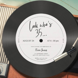 Convites Olhar para o disco de vinil retrô quem tem 35 anos